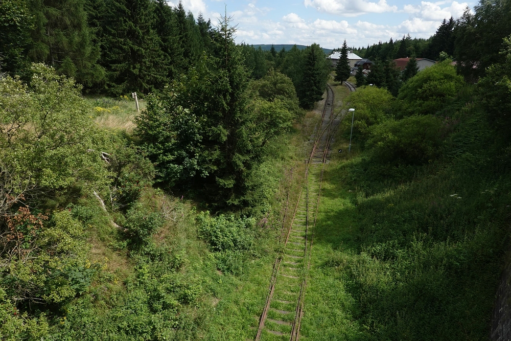 Tady končí koleje, dříve vedly do Německa (než je Rusové vytrhali)