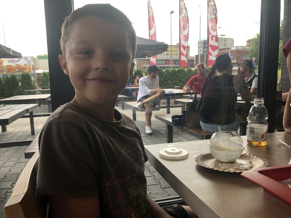 První den jsme s v Mostu otestovali a Matýsek se dočkal vysněného KFC