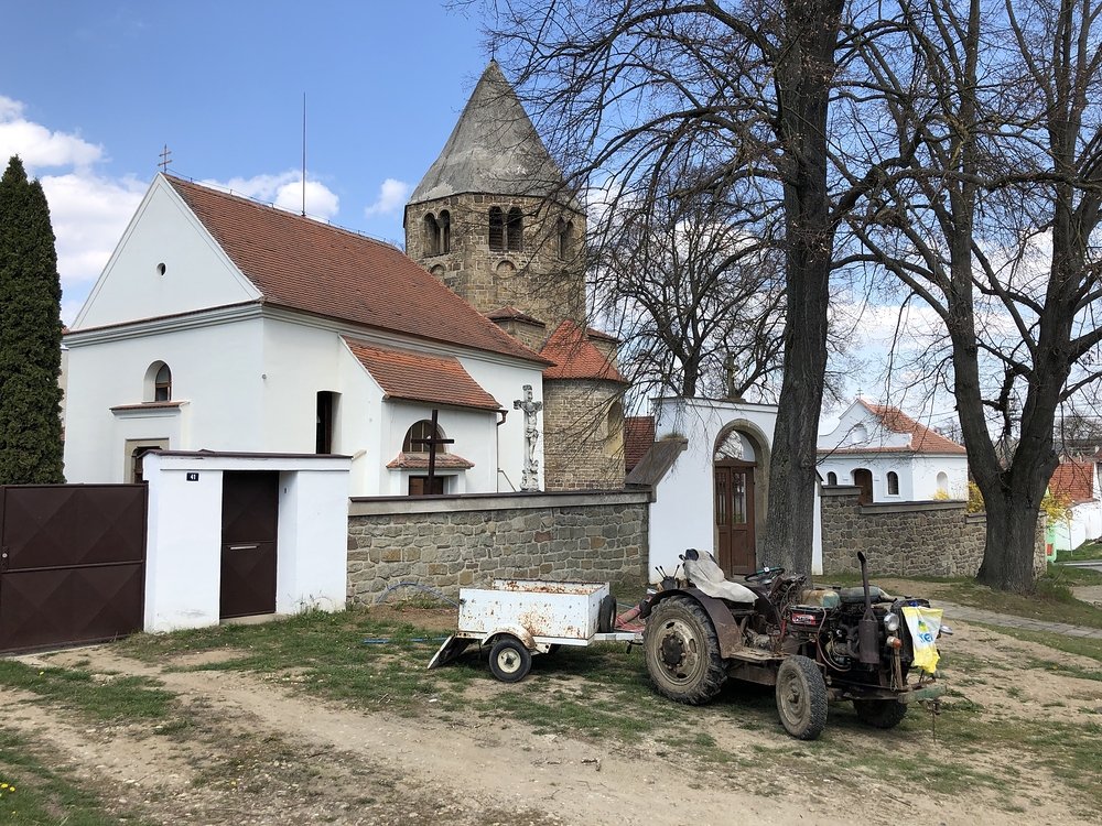 Sv. Petr a Pavel v Řeznovicích, kde začíná a končí náš výlet.