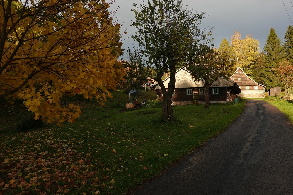 To nám ale nevadilo, protože vlevo vedle chalupy