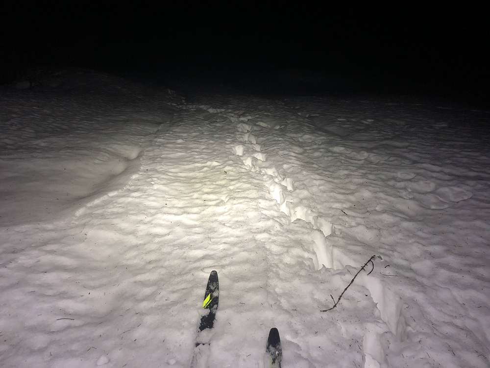 Na Ostrém nad chalupou už je sněhu dost