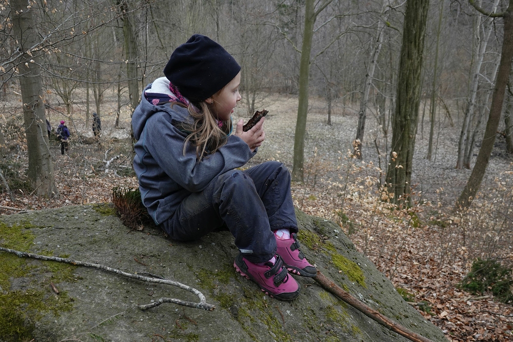Přes mobil komunikuje na dálku s Grétkou