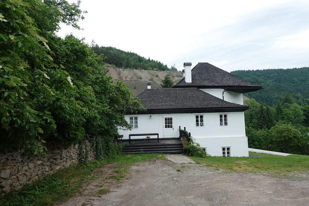 Před chvíli jsme byli vzadu nahoře