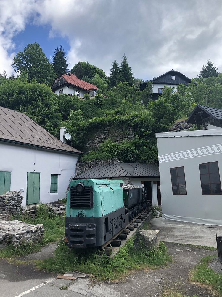 Jsme v centru hornické vesničky