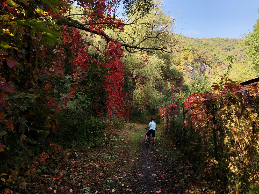 Kolem staré továrny do Prudké