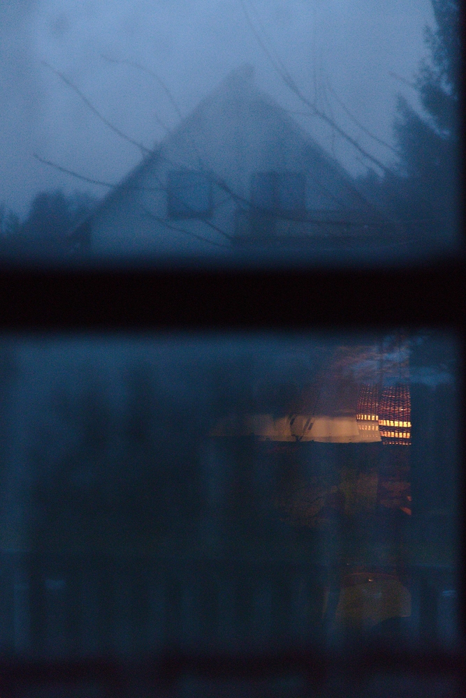 Jsme ve Svratce. Venku prší, uvnitř máme krásně teplo