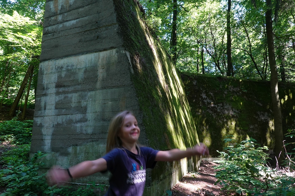 Zbytky Hitlerovy dálnice přímo na hřebenech Chřibů