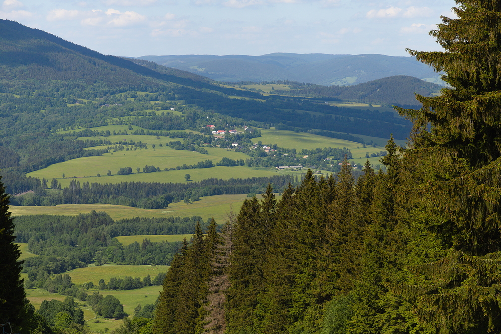 Výhled na Vojtíškov a Vysokou (kostelík vzadu)