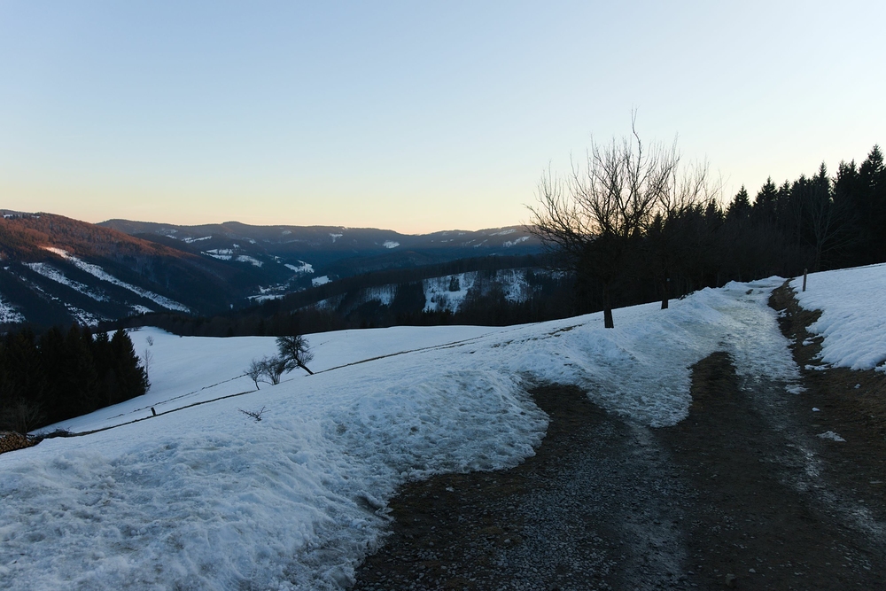 Kamenitý a údolí Horní Lomné