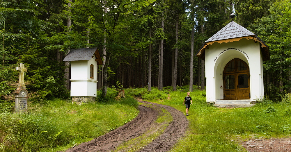 Vlevo starý německý křížek
