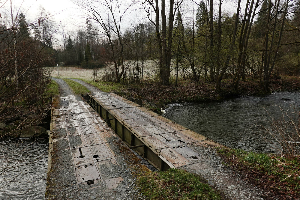 Po vojenských mostech