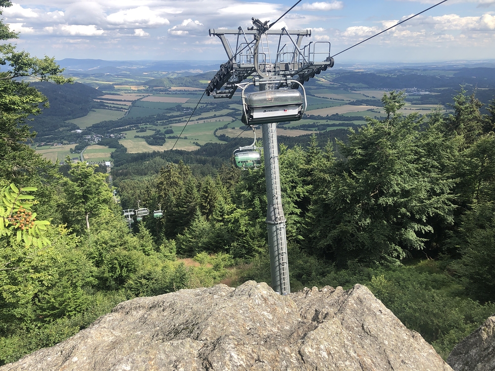 Z Bukové hory, vzadu vpravo Štíty