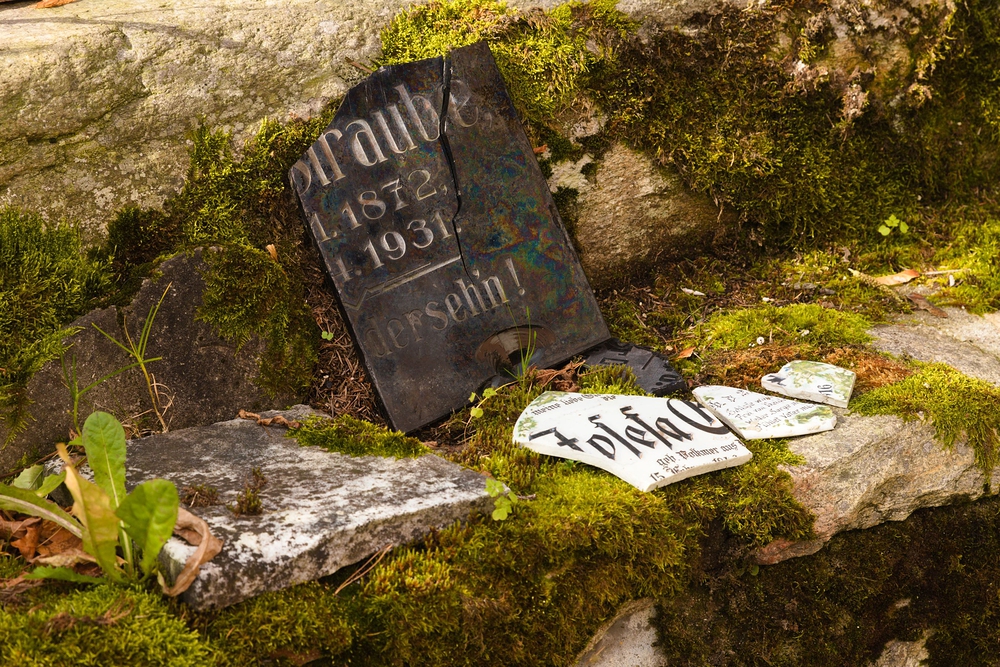 Novy Geraltow, střepy minulosti