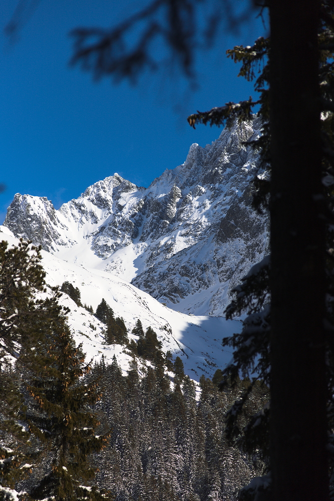 Pohled do Zlomisek, vzadu Železný štít