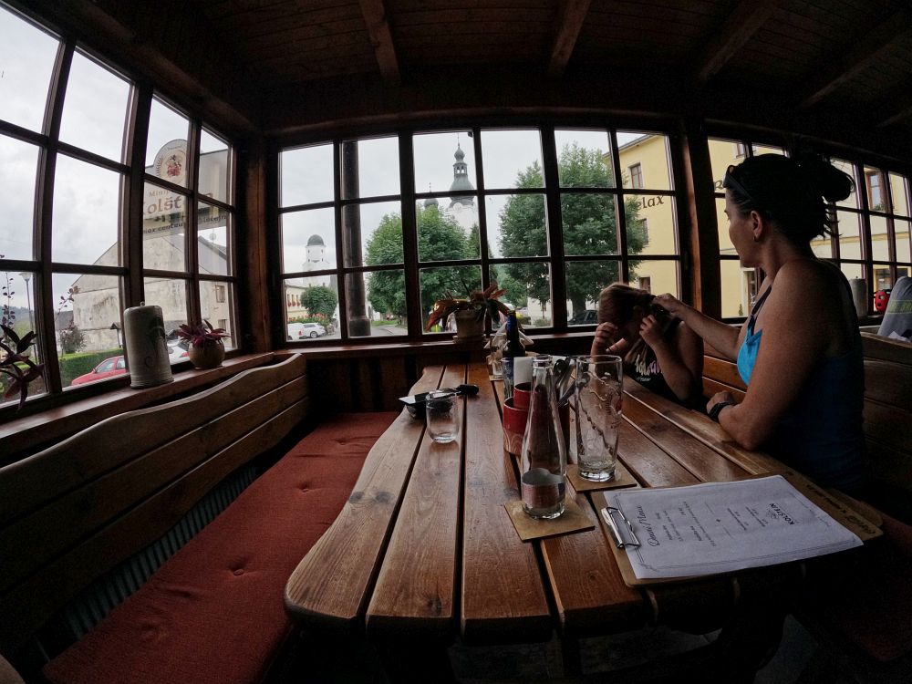 Oběd v minipivovaru Kolštejn