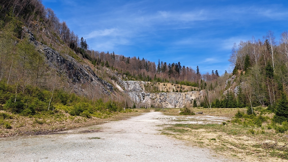 Tam někde je Jaskinia v Letnie