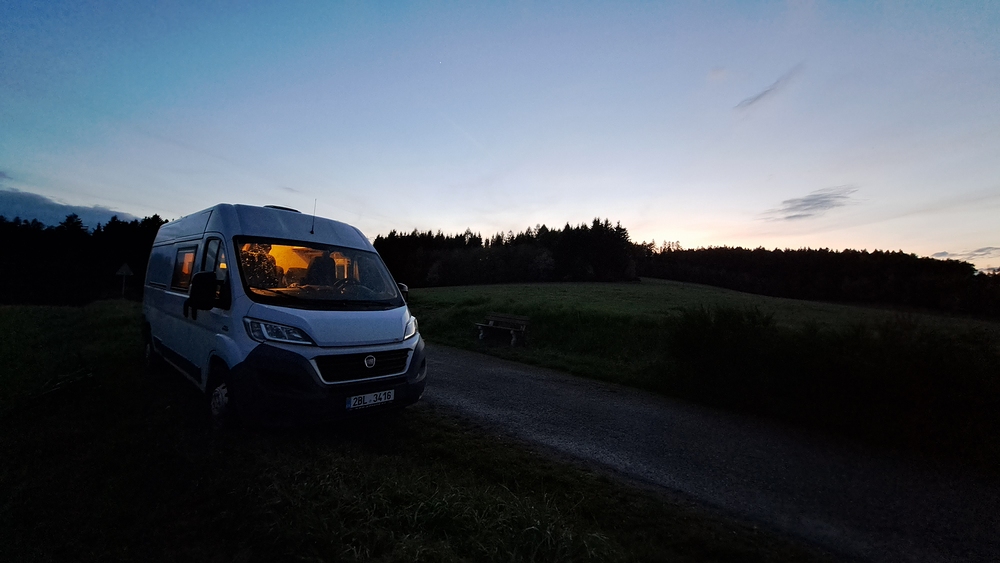 Topíme, vaříme, chystáme se na noc