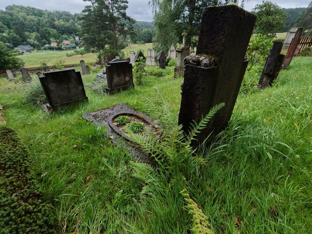 Obnovený německý hřbitov ve Všemilech