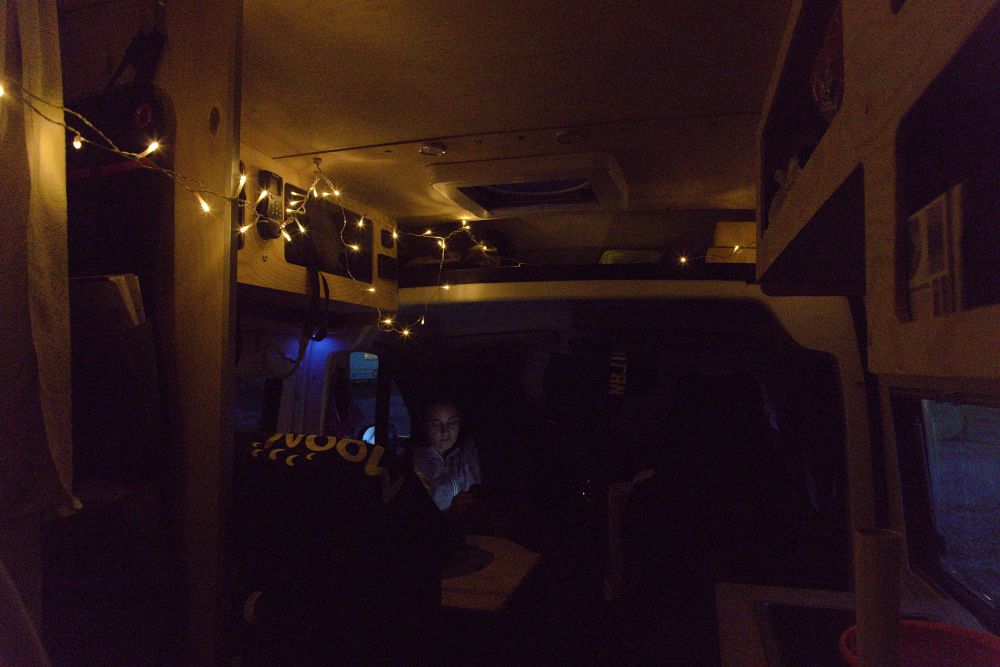 Pozdní večer v autě