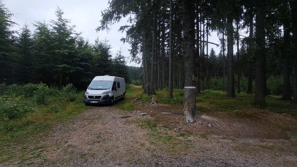 Hluboko v Orlických horách, tady budeme spát