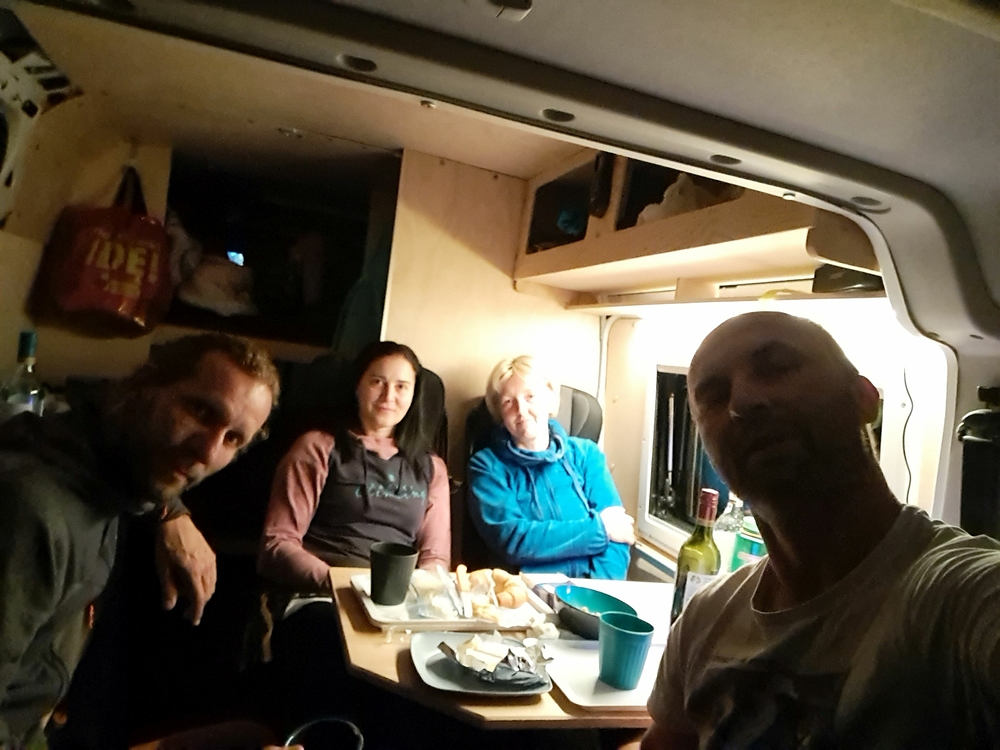 Večírek u nás v autě