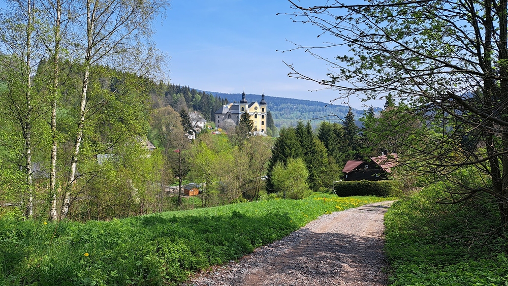 Stoupáme nad Neratov