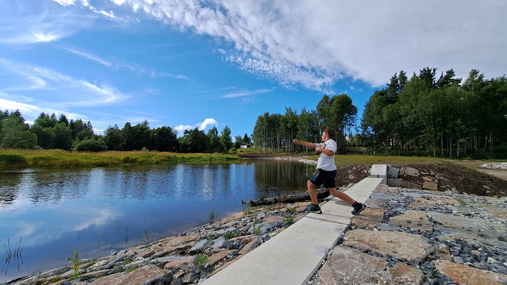 Nová hráz ve Svratce nad rybníkem