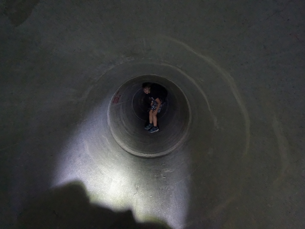 V tunelech, které jsou všude pod zemí