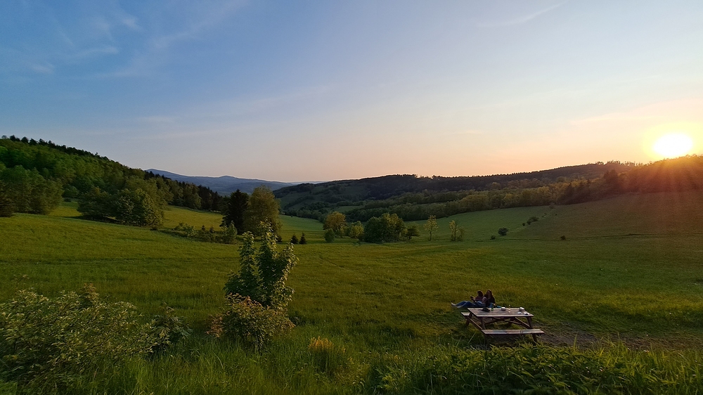 Sedlo Travná a výhled do Polska