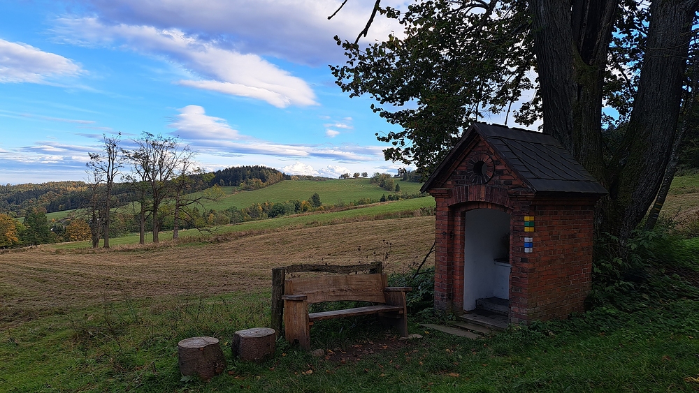 Kaplička v Zálesí