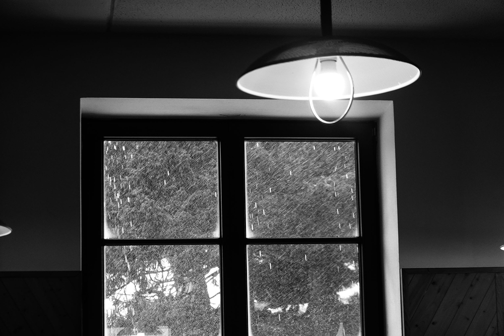 Čekám, venku je bouře