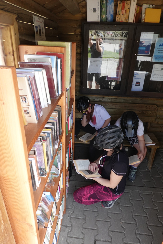 Čtenáři v zastávce