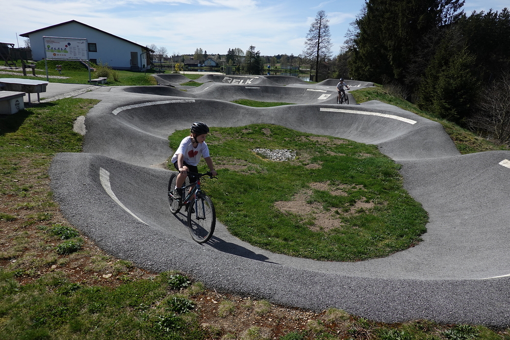 Pump track
