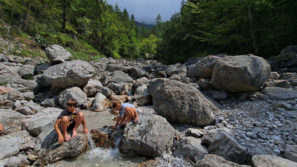 Je vedro, studená voda je záchrana