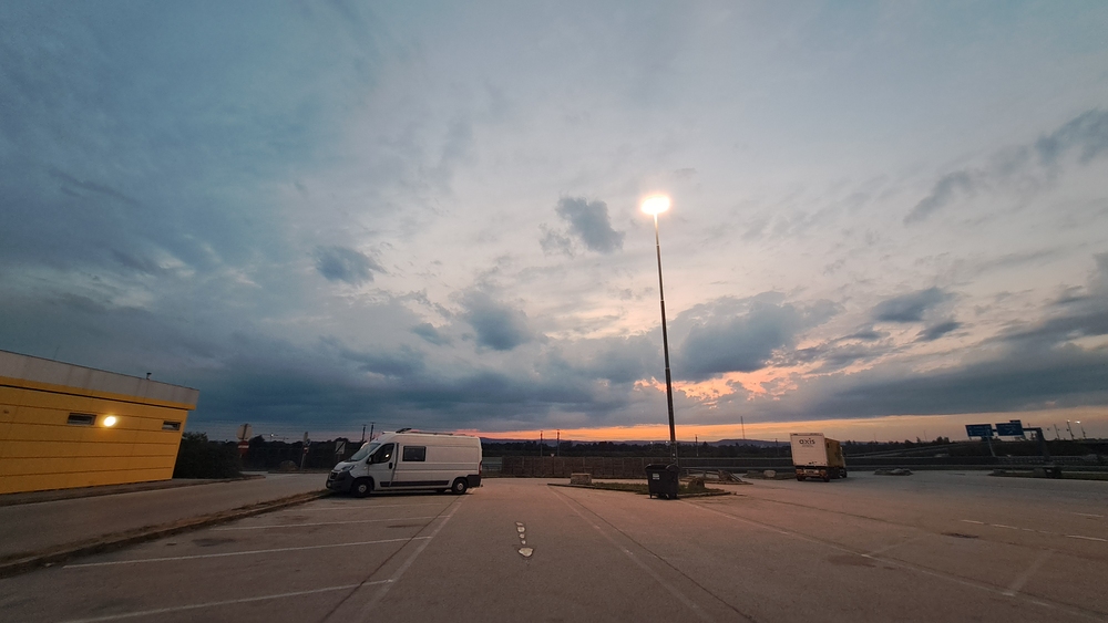 St. Polten, večeře na benzince