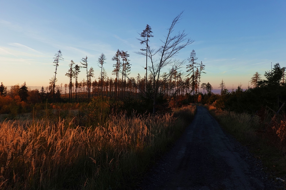 Po hřebenu se setměním