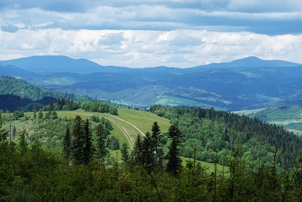 Vzadu Beskydy a Lysá hora