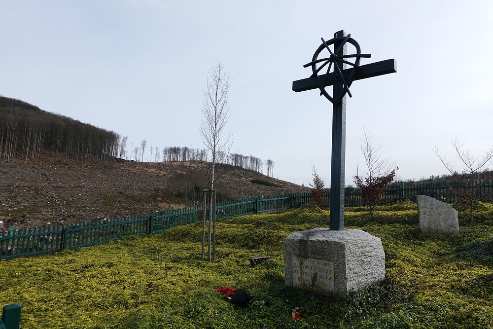 Žalov - hřbitov nad táborem