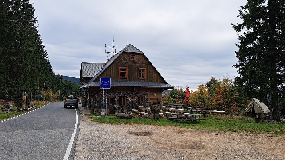 Na kole přes Kladské sedlo