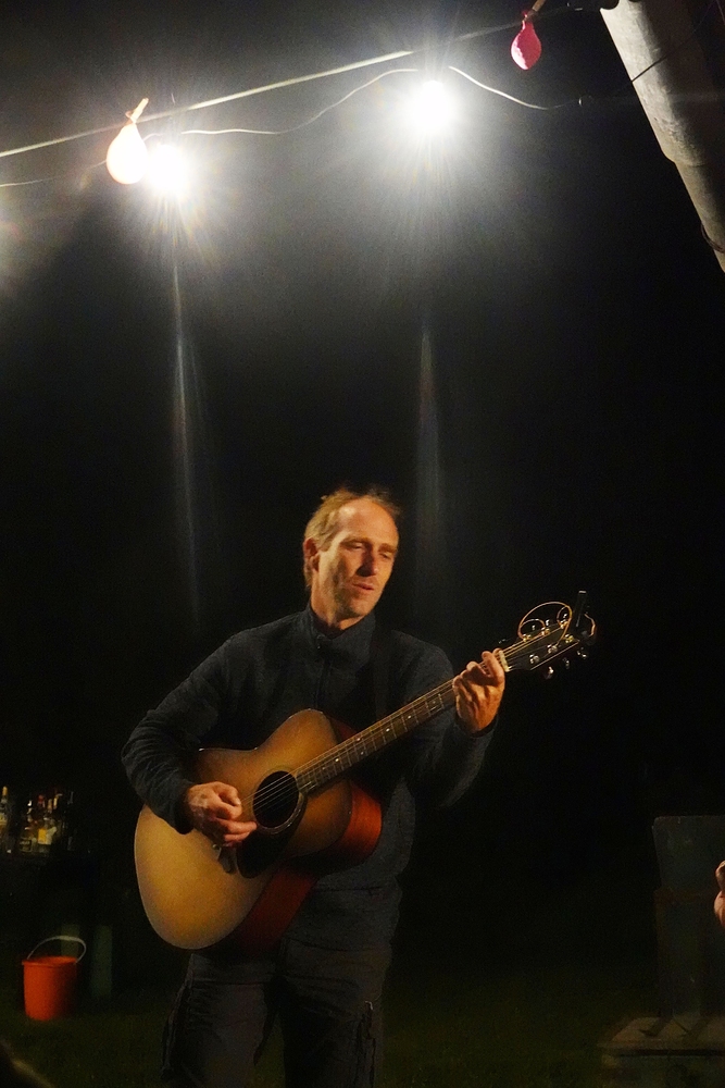 Pája, tahoun večírků