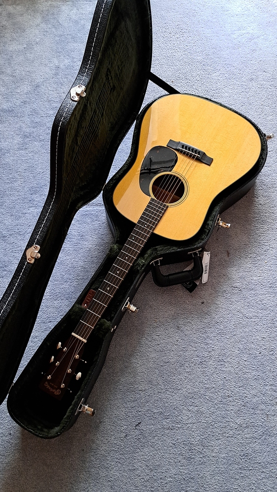 Martin D-18 doma, uff