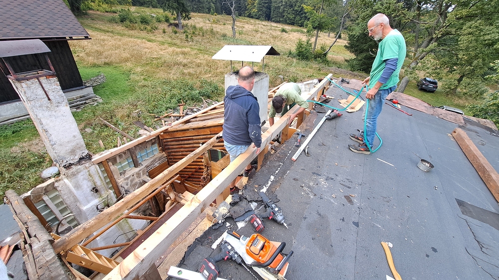 Osazujeme nový hřeben