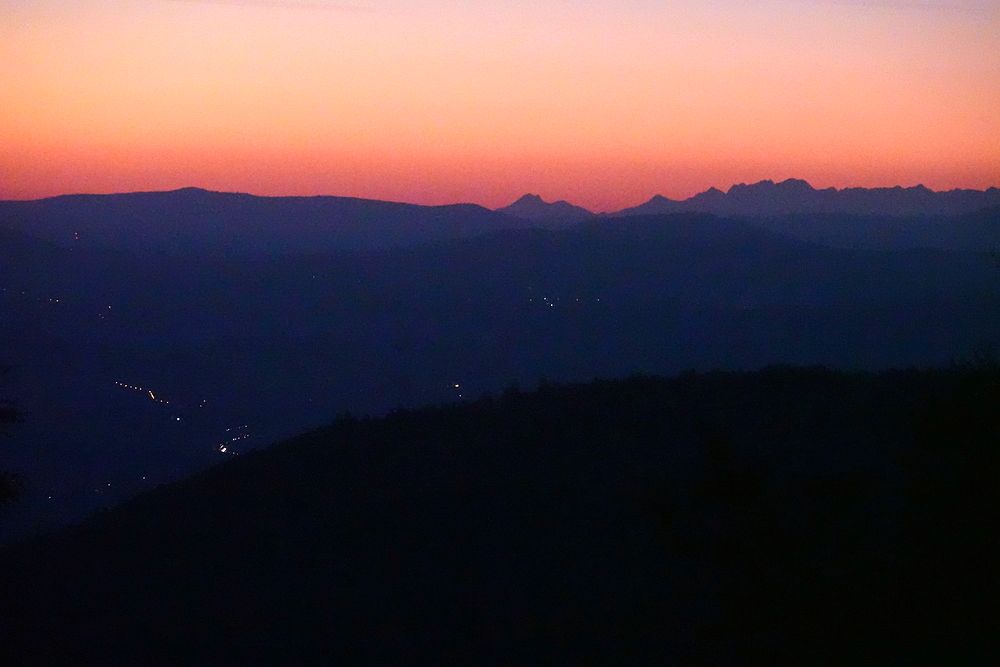 Dole se ještě svítí