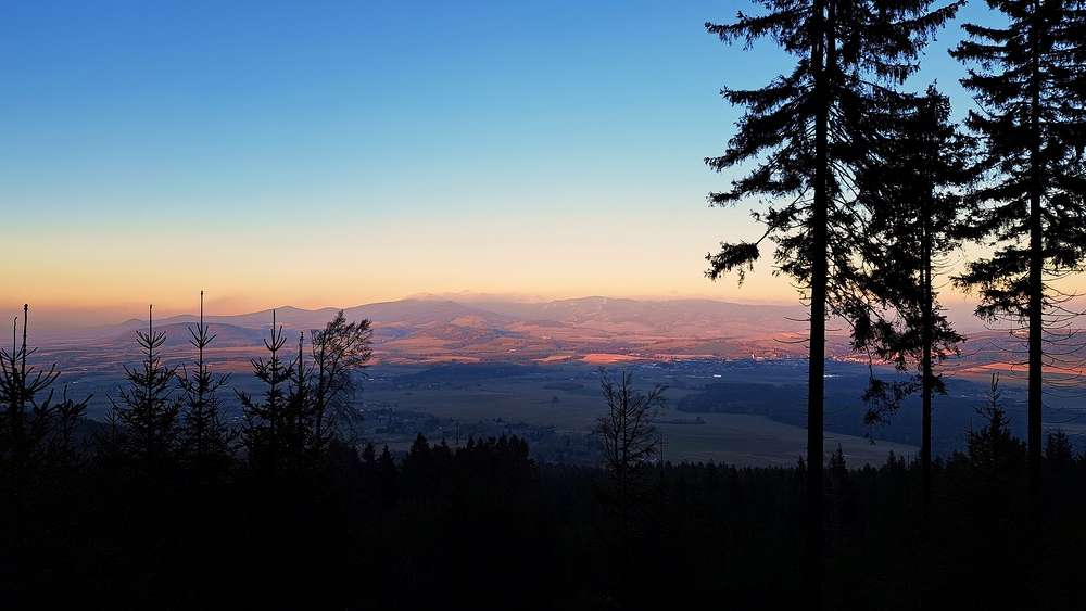 Vzadu Kralický sněžník