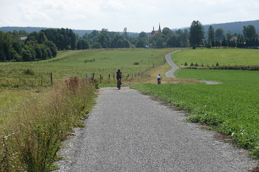 Herálec před námi