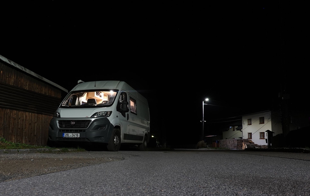 S Matym spíme v autě