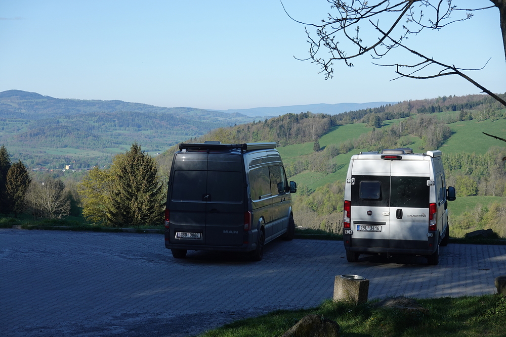 Ráno v sedle Travná