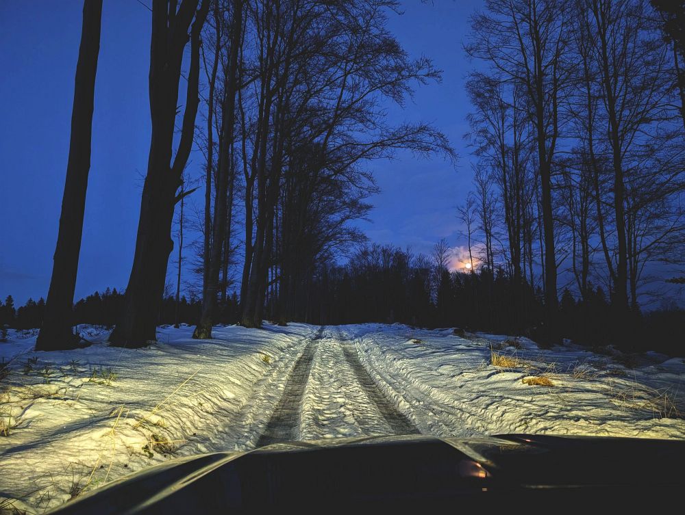 Hlavní hřeben, úplněk, sníh, tma