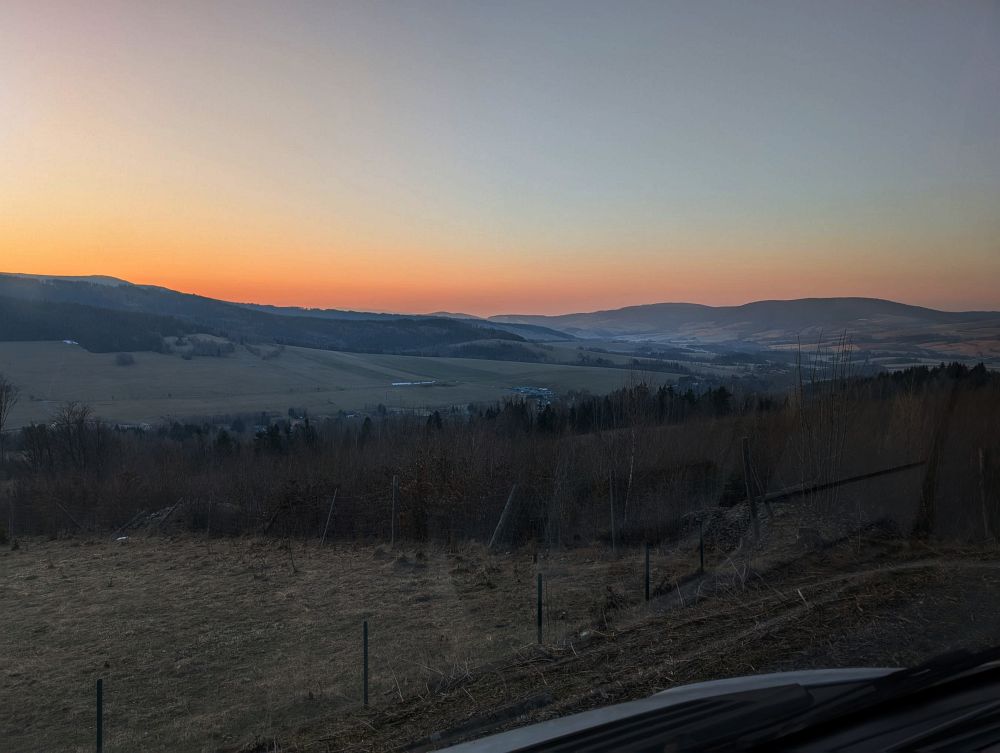 Vzadu Hanušovická vrchovina