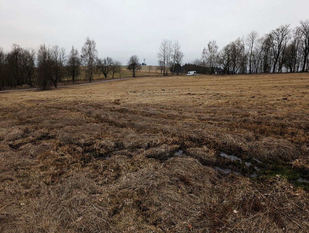 Ráno je zima a prší